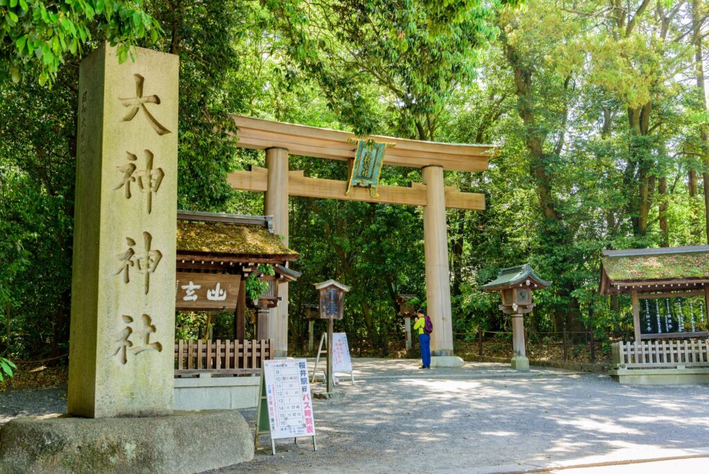 大神神社へレンタカーでドライブ